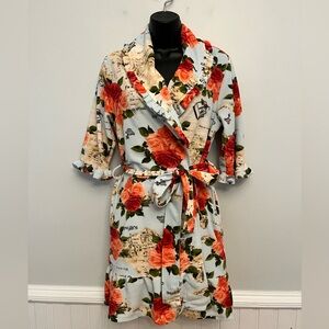 Betsy Johnson Ruffled Short Bathrobe, Size Small